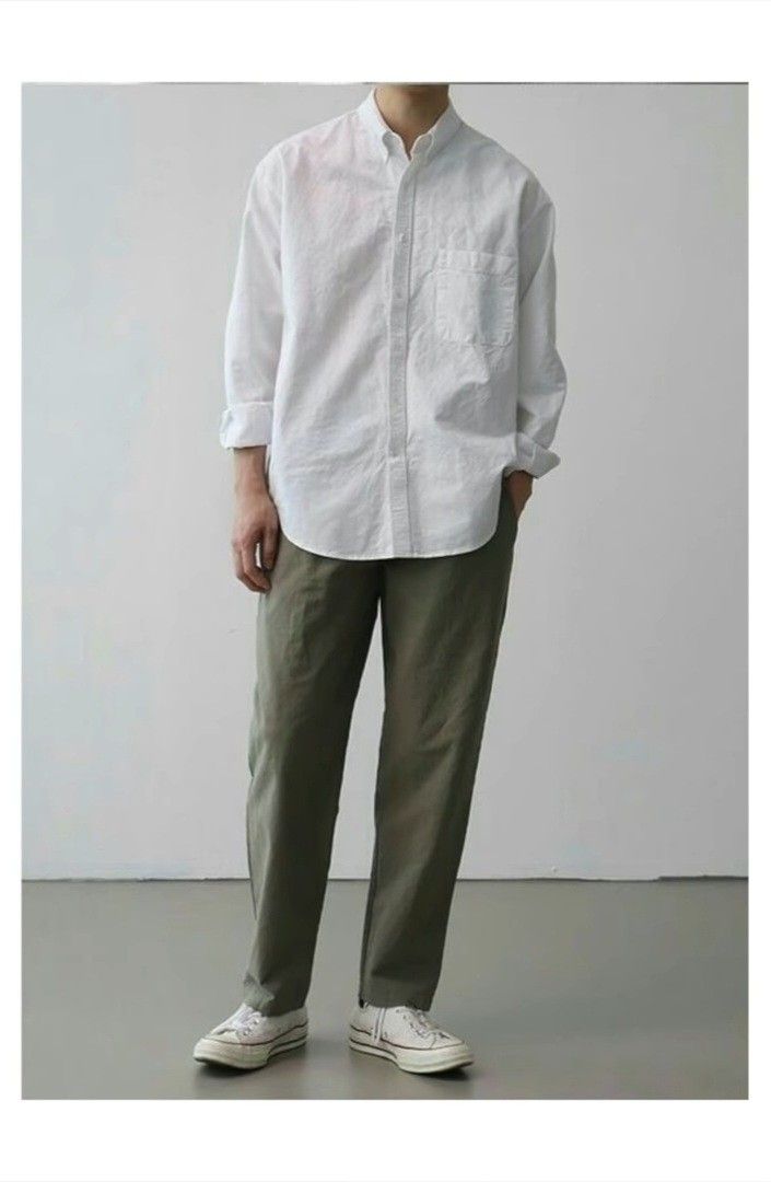 Do Green Pants Go With a White Shirt