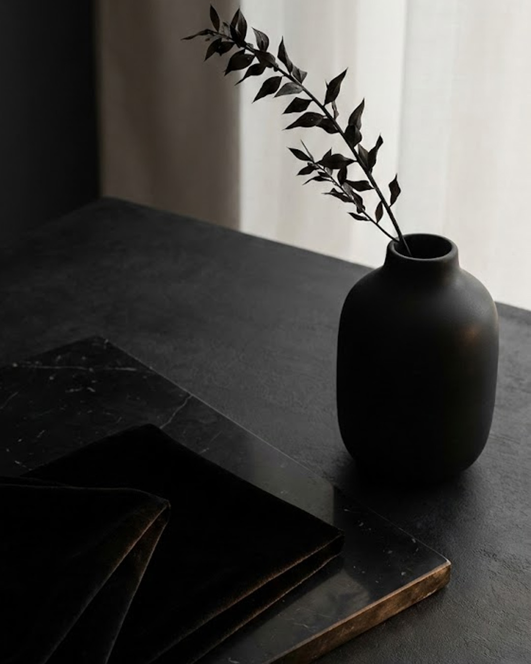 How to Praise the Colour Black? Exploring the Elegance, Symbolism, and Cultural Depth of a Timeless Shade